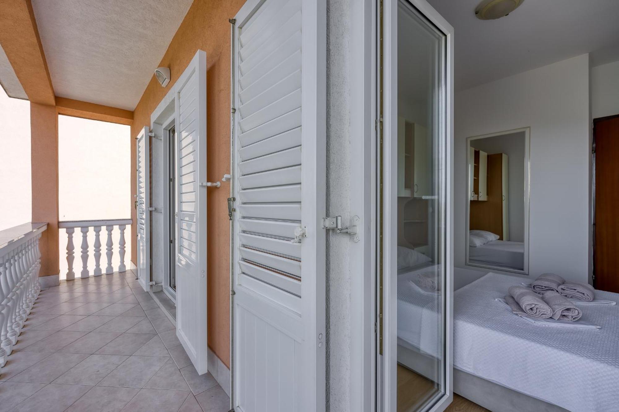 Apartments Grozdana Crikvenica Exteriör bild